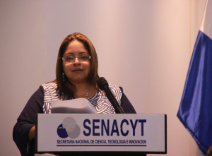 Magister Aydee Cornejo de Méndez, Jefa del Departamento de Investigación en Entomología Medica.