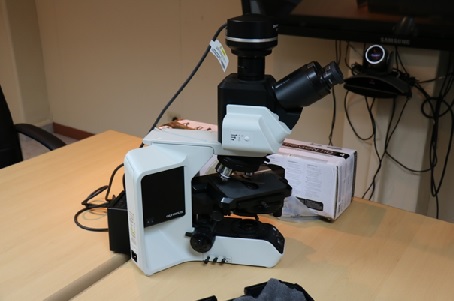 Microscopio donado por MIAMBIENTE.