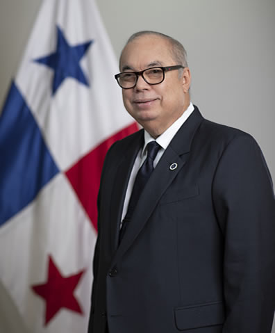 Dr. Enrique Lau Cortés