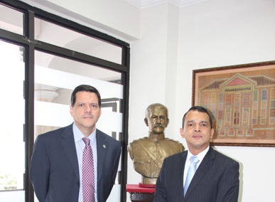 El Embajador de El Salvador en Panamá Visita las Instalaciones del ICGES.
