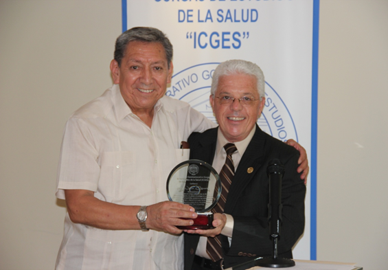 El Instituto Conmemorativo Gorgas de Estudios de la Salud (ICGES), realiza reconocimiento al funcionario Julio Otto Cisneros Espinosa.