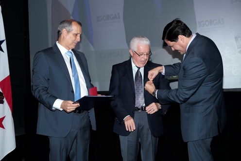 Momentos de la entrega de la Medalla al Mérito Dr. William C. Gorgas al Dr. Juan Miguel Pascale