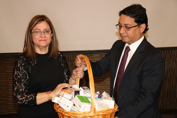 Dra. Rosario Turner, Ministra de Salud y el Licdo. Jorge Quintero Quirós, Administrador General de la Autoridad de Protección al Consumidor y Defensa de la Competencia (ACODECO),