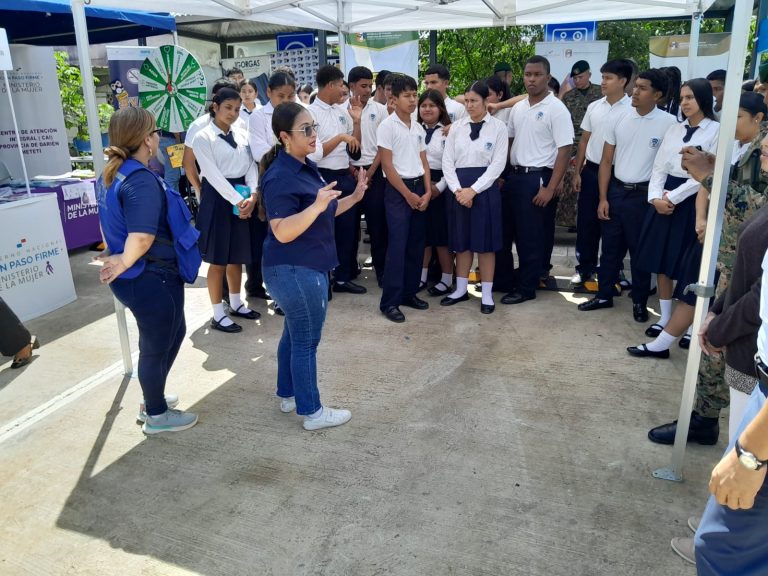 Estudiantes del Centro Educativo Marcos Alarcón Palomino participaron activamente en las charlas de la Feria de Educación y Salud organizada por el Instituto Conmemorativo Gorgas y la Fundación AID FOR AIDS, en Metetí, Darién.