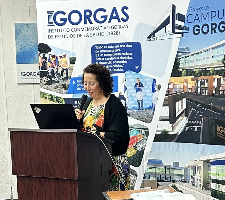 compartió una visión integral sobre los avances, retos y metas globales en el control de la enfermedad de Hansen. En su intervención, enfatizó la necesidad de consolidar estrategias orientadas a la eliminación de la enfermedad, fortalecer el acceso al diagnóstico temprano y garantizar una atención integral, oportuna y libre de estigma para los pacientes.